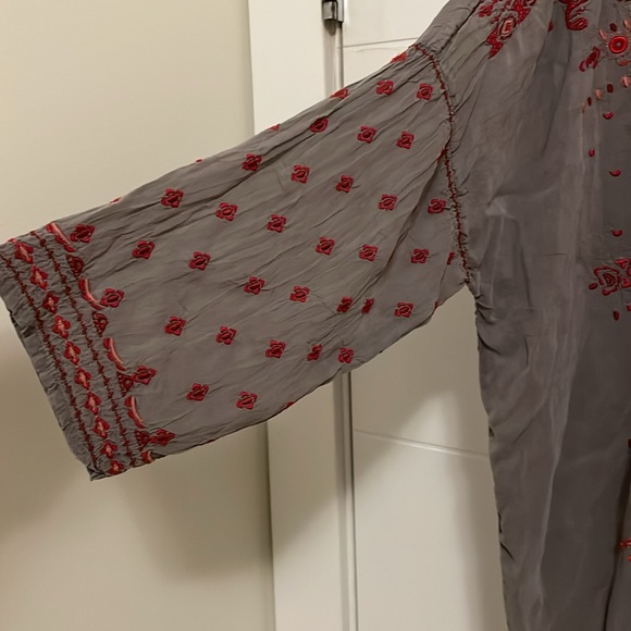 Johnny Was Amaru Embroidered Blouse - Picture 7 of 9